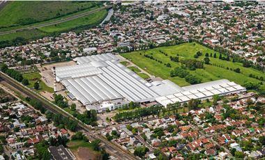 Excelentes naves industrial de 1710 m2 cubiertos en Hurlingham