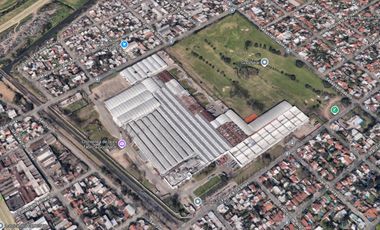 Excelentes naves industrial de 1710 m2 cubiertos en Hurlingham
