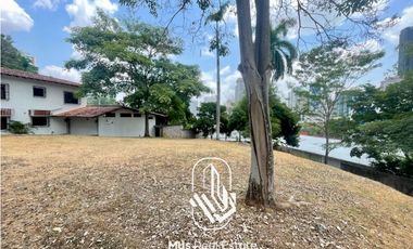 Se Vende terreno en La Cresta rt