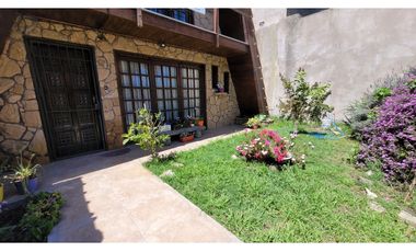 Casa Alpino 4 amb. - Vucetich y Av. Mario Bravo