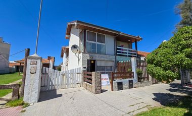 Dúplex 2 amb. con balcón- Apto credito - A metros del mar - Miramar