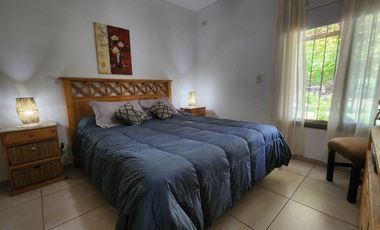 Venta Bella Casa con Gran Parque en Lunlunta Maipú