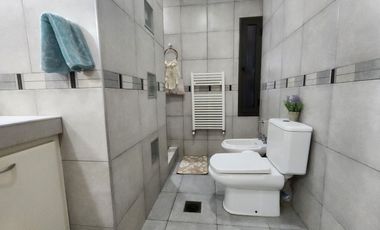 Venta Bella Casa con Gran Parque en Lunlunta Maipú