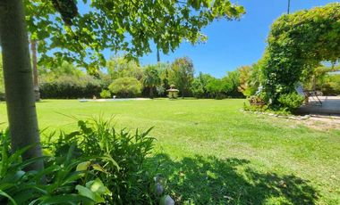 Venta Bella Casa con Gran Parque en Lunlunta Maipú