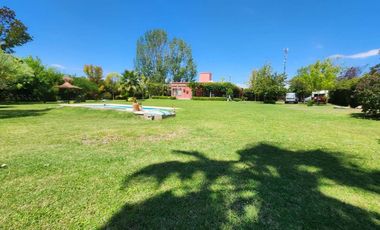 Venta Bella Casa con Gran Parque en Lunlunta Maipú