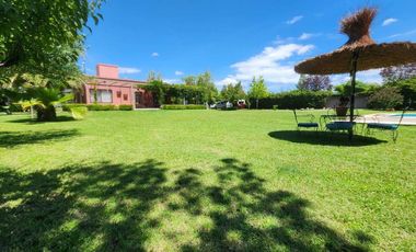 Venta Bella Casa con Gran Parque en Lunlunta Maipú