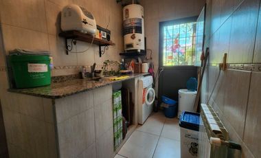 Venta Bella Casa con Gran Parque en Lunlunta Maipú