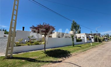 VENTA - CASA B° PRIVADO SANTA ANGELA, CENTENARIO