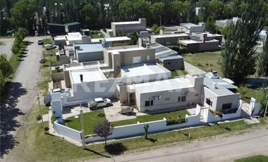 VENTA - CASA B° PRIVADO SANTA ANGELA, CENTENARIO