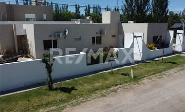 VENTA - CASA B° PRIVADO SANTA ANGELA, CENTENARIO