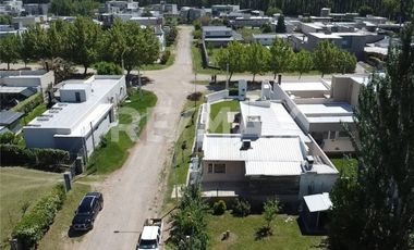 VENTA - CASA B° PRIVADO SANTA ANGELA, CENTENARIO