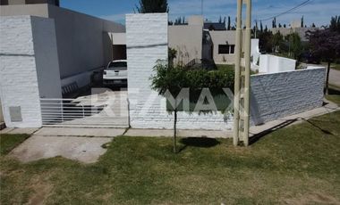 VENTA - CASA B° PRIVADO SANTA ANGELA, CENTENARIO