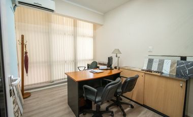 OFICINAS Y COCHERA EN VENTA
