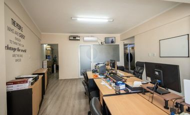 OFICINAS Y COCHERA EN VENTA