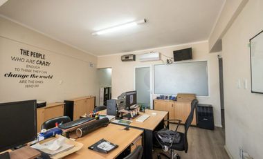OFICINAS Y COCHERA EN VENTA