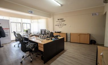 OFICINAS Y COCHERA EN VENTA