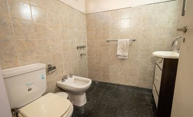 OFICINAS Y COCHERA EN VENTA