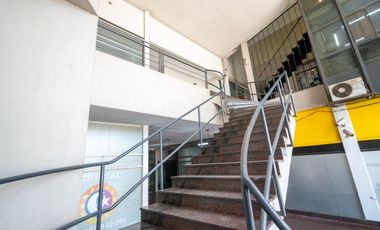 OFICINAS Y COCHERA EN VENTA