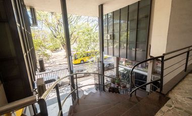 OFICINAS Y COCHERA EN VENTA