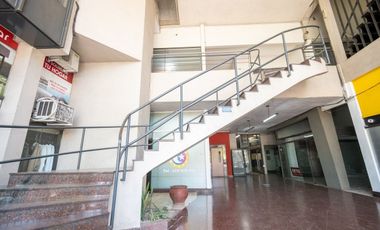 OFICINAS Y COCHERA EN VENTA