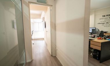 OFICINAS Y COCHERA EN VENTA