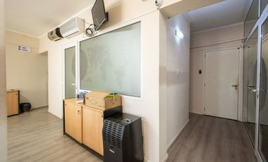 OFICINAS Y COCHERA EN VENTA