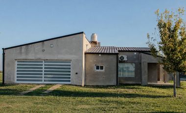 Venta casa moderna de 2 dorm en San Jerónimo Norte