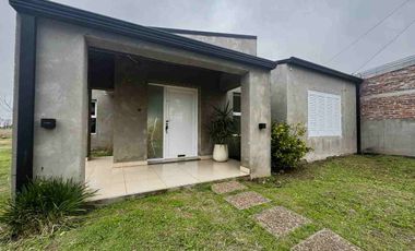 Venta casa moderna de 2 dorm en San Jerónimo Norte