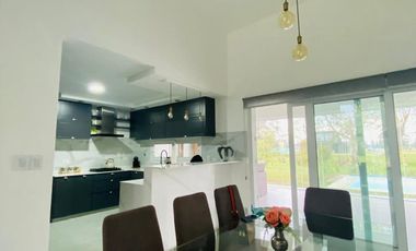 VENTA CASA 5 AMBIENTES, EN AREA 60.