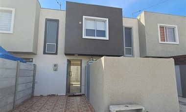 Casa en Arriendo en eloisa poppe 1163