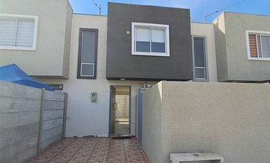 Casa en Arriendo en eloisa poppe 1163