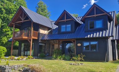 HERMOSA CASA CON VISTA Y ACCESO A LAGO VILLARRICA