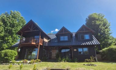 HERMOSA CASA CON VISTA Y ACCESO A LAGO VILLARRICA