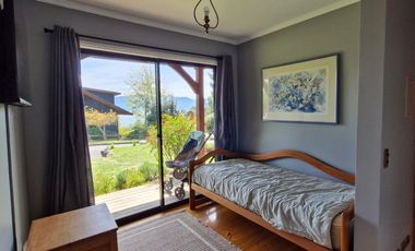 HERMOSA CASA CON VISTA Y ACCESO A LAGO VILLARRICA