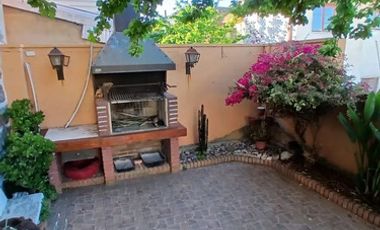 SE VENDE GRAN CASA DE 6 D 3 B, ESTAC Y SUBTE EN CERRO ALEGRE