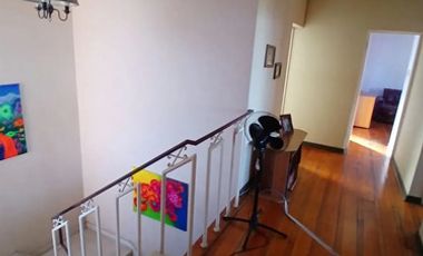 SE VENDE GRAN CASA DE 6 D 3 B, ESTAC Y SUBTE EN CERRO ALEGRE