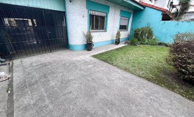 Casa 3 dormitorios fondo jardín pileta garage