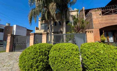 CASA EN VENTA BERAZATEGUI 4 DORMITORIOS PARQUE