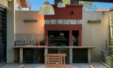 CASA EN VENTA BERAZATEGUI 4 DORMITORIOS PARQUE