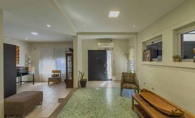 CASA EN VENTA BERAZATEGUI 4 DORMITORIOS PARQUE