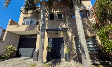 CASA EN VENTA BERAZATEGUI 4 DORMITORIOS PARQUE