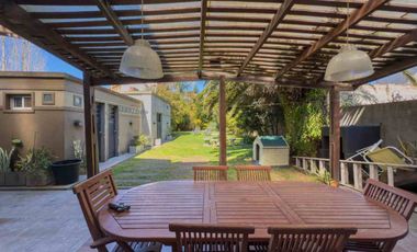 CASA EN VENTA BERAZATEGUI 4 DORMITORIOS PARQUE