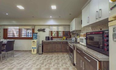 CASA EN VENTA BERAZATEGUI 4 DORMITORIOS PARQUE