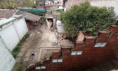 VENTA CASA 4 AMB + 2 LOCALES MORON