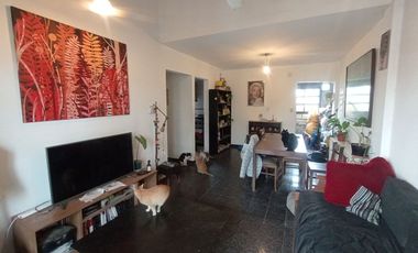 VENTA CASA 4 AMB + 2 LOCALES MORON