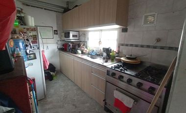 VENTA CASA 4 AMB + 2 LOCALES MORON