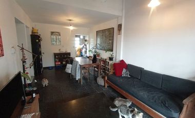 VENTA CASA 4 AMB + 2 LOCALES MORON