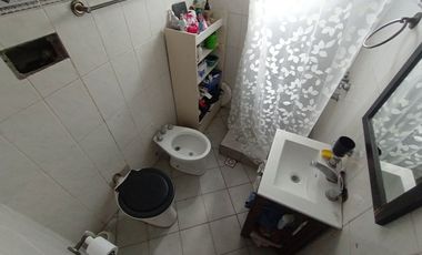 VENTA CASA 4 AMB + 2 LOCALES MORON