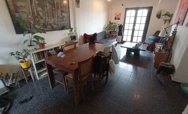 VENTA CASA 4 AMB + 2 LOCALES MORON