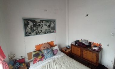 VENTA CASA 4 AMB + 2 LOCALES MORON